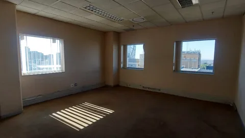 The Mall Offices - Rosebank , 11 Cradock Avenue has a 1074m² Office Space Available To Let on the 6th Floor (22)